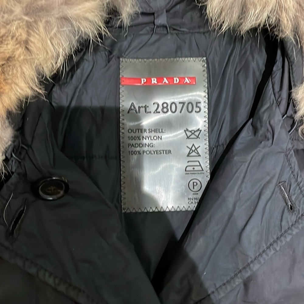 PRADA vintage car coat with fur detachable collar and belt
Nylon/down filling